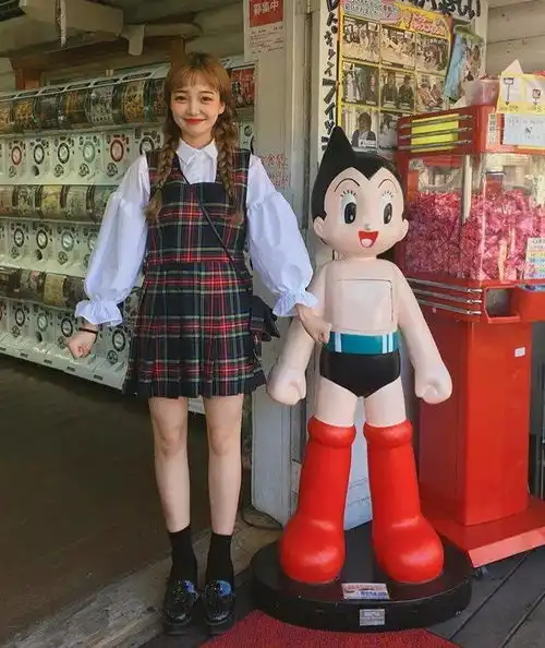 今秋韩系穿搭火了学会这3种穿搭模板,谁穿谁美