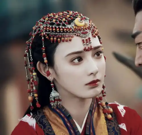 靠紫霞仙子吸粉,凭借东宫出圈,彭小苒的古装扮相惊艳