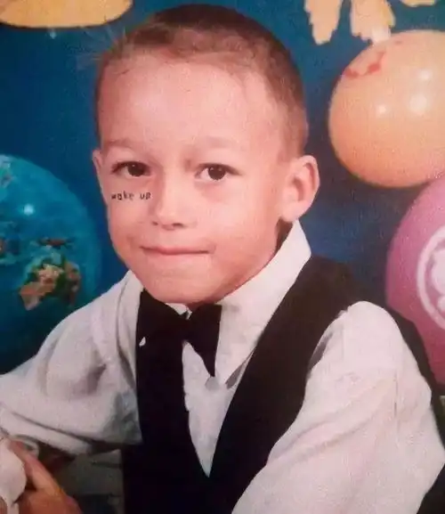 靠一脸丧气火起来的网红