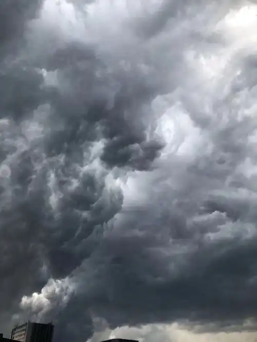 刺激在沈阳看泼墨山水画大片转眼又艳阳蓝天白云