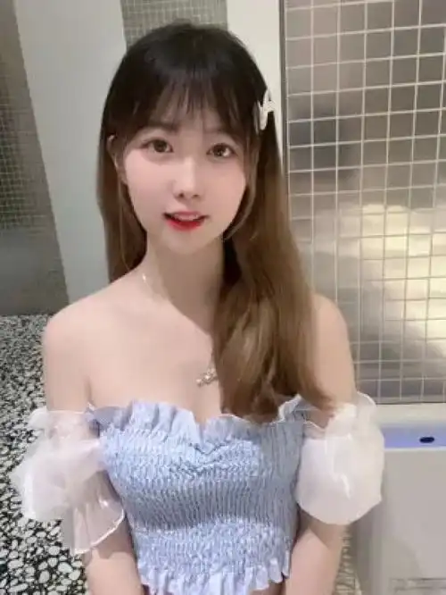 甜系女孩我们不是冷战嘛你怎么结婚了扭一扭浅跳一下
