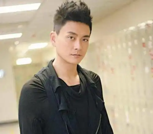 黄宗泽不介意被归入叔圈叔圈的那些神仙颜值,别人是中年发福,他们是越看越帅