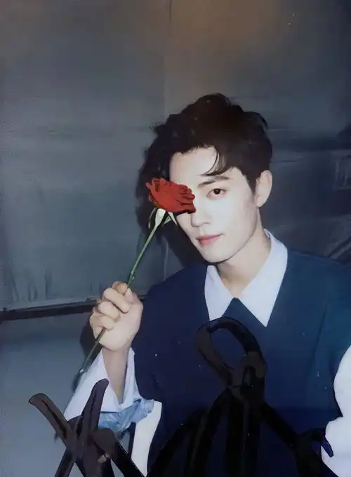 有没有肖战好看的照片可以当头像的那种