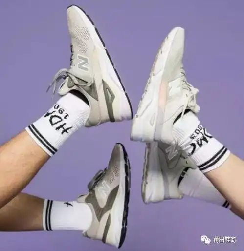 别再送贵的要死的aj1了,这才是选情侣鞋的正确姿势