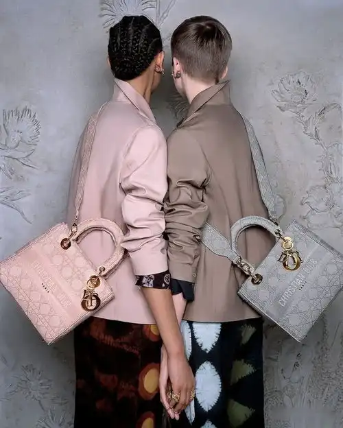 dior浪漫粉色系列手袋