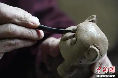 甘肃平凉泥塑艺人泥巴玩成艺术不亦乐虎