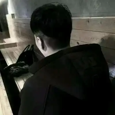 qq男生黑白头像帅气冷酷侧面人首先要爱的永远都是自己