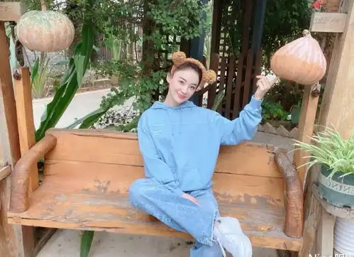 袁姗姗新造型惹人嫉妒,穿8200露脐装露秋裤,这打扮同龄女星少见