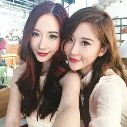 印尼清新网拍姐妹花爆红获粉丝热捧