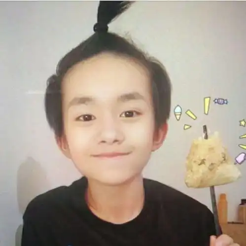 易烊千玺可爱头像图照合集,辫子菇凉来咯