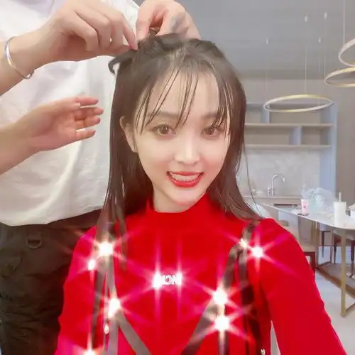 吴宣仪才25岁就这么显老,脸上满满油腻,毫无少女感