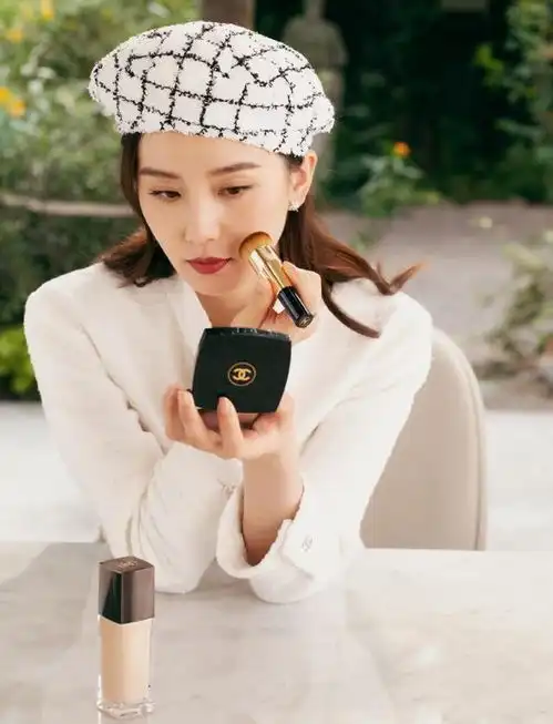 刘诗诗出席品牌活动简洁白色演示无尽优雅