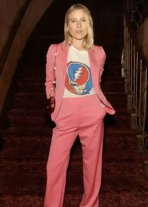 又懒有想要时尚,那么只有套装才能拯救你了