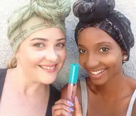 红唇果然是女人的共同语言黑白闺蜜的唇膏试色秀