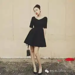 经典小黑裙,教你搭好美翻早春季