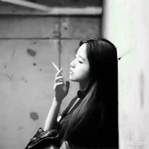 霸气女生头像叼烟卡通