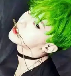 绿色系头像可爱男短发