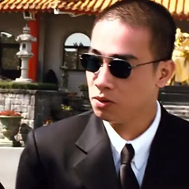 痞帅最典型的代表就是他了,男人心中的山鸡哥,女人心中的陈小春