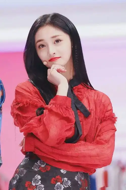 98年的她竟然当起了偶像明星的导师她有资格吗