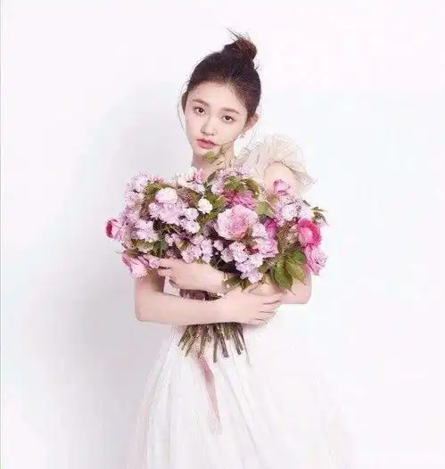 95后四小花热搜和路人缘不成正比,张子枫主打演技,她俩该混综艺