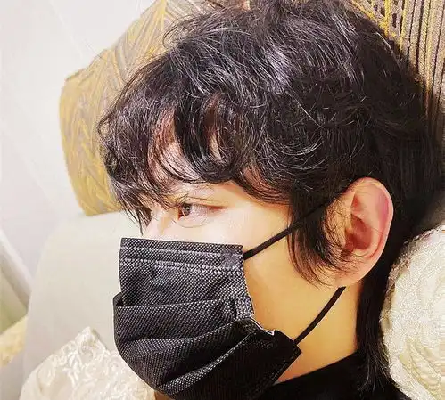 王者荣耀微凉冲击国服第一老虎,明凯沦落到带着四个妹子参赛