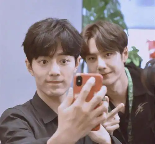 博君一肖头像不如潇潇洒洒历遍风和浪,天涯一曲共悠扬