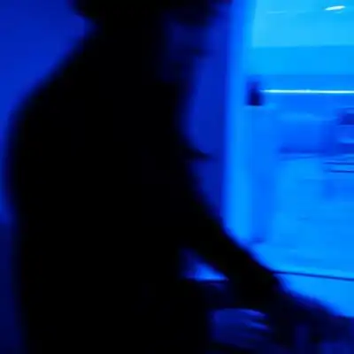 克莱因蓝背景图蓝色是属于地球本文字图片我要个性网