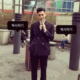 谁有动漫的背影图,最好是黑白的,越伤感越好,谢谢