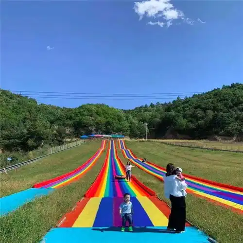 彩虹滑道有哪些优势网红游乐项目彩虹滑梯七彩滑道