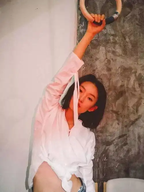 今日图鉴女神周依然