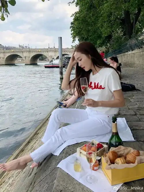 郑秀妍的旅游私服穿搭,她真的很会诶