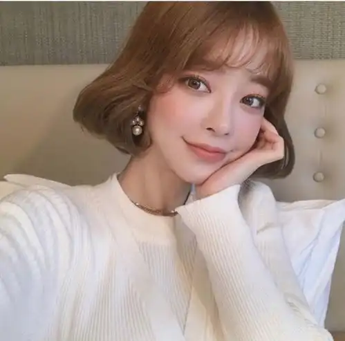 暖色系头像男头长发