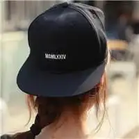 反戴帽子女生头像鸭舌帽女生背影冷酷