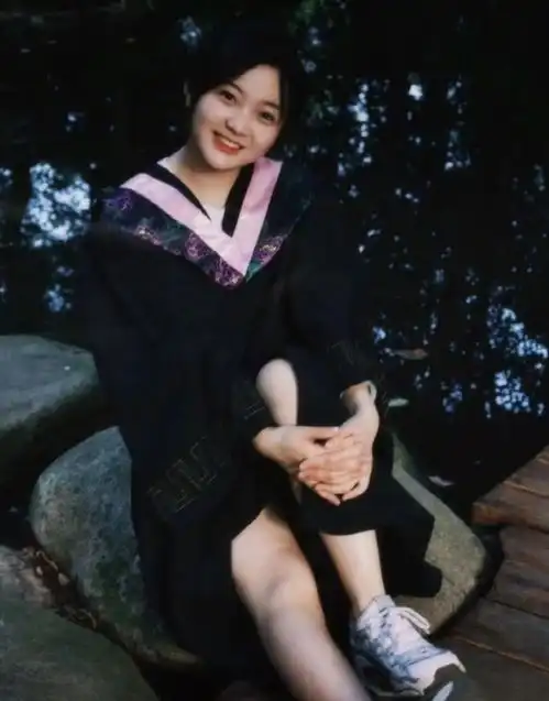 奥运女孩林妙可晒近照,皮肤白皙清纯可人,为瘦身吃减脂餐好拼