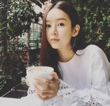 张子萱产后首露面系陈赫主动晒照网友自己的日子幸福就好