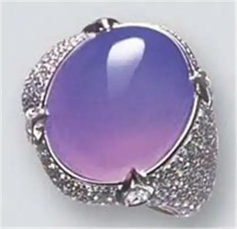 以绿为贵这块红得发紫的翡翠,据说身价过亿