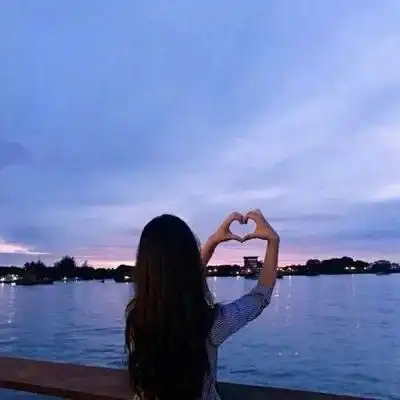 女生头像清新淡雅背影