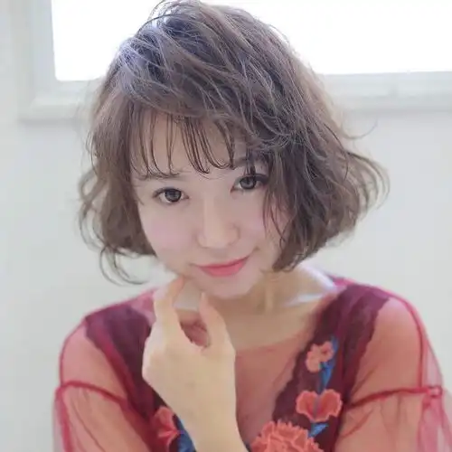 30岁女生适合什么样的短发发型师轻熟风短发更适合有故事的你