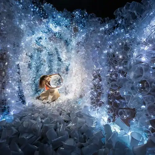 垃圾化身璀璨星河,他想探讨的到底是什么