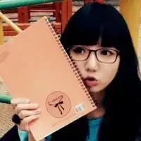 求拿着书的女头像这样的