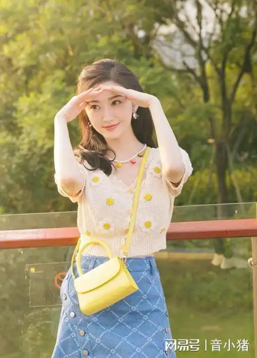 景甜的夏日少女装好有气质,清新甜美随意切换,清爽又高级