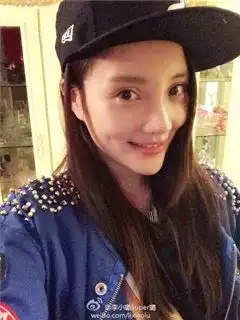 一言不合就仿妆美妆达人争相模仿最火爆游戏pokemongo卡通形象