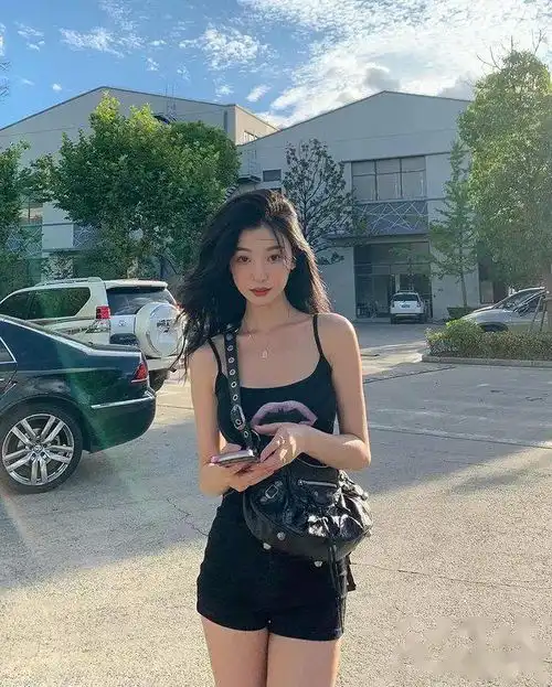 易梦玲是氛围感第一美女纯欲天花板,让人疯狂心动