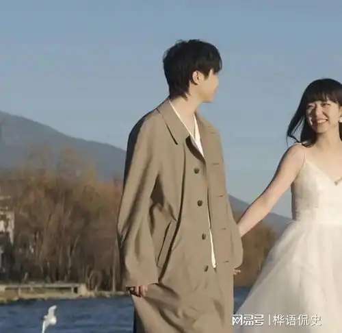 85年入伍,和初恋见最后一面后便失去了联系,退伍时得知她已去世