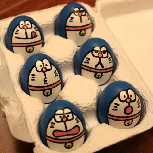一个孩子守护了一颗鸡蛋,然后蛋宝