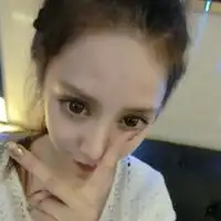 个性优雅的花季少女头像我们总是对青春抱着美好的幻想