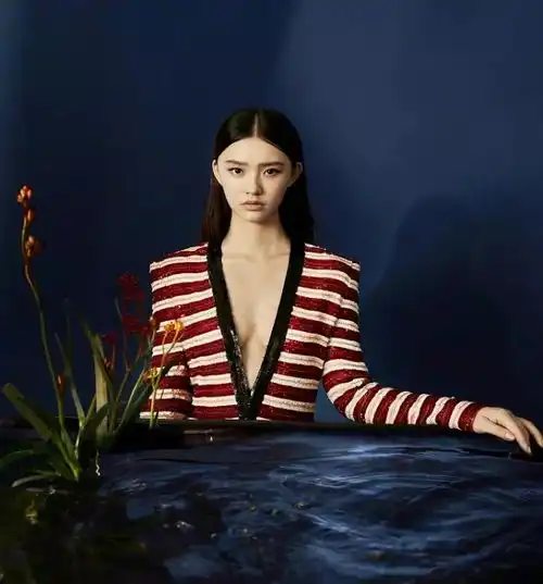 林允最新时尚造型大胆突破自我,多种穿搭从甜妞变御姐