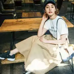 这个93年的小仙女不但有治愈系的笑容,还有超高的衣品