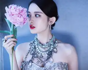 组图娜扎一天两套礼服戛纳亮相黑刺绣玫瑰裙白水晶天鹅裙