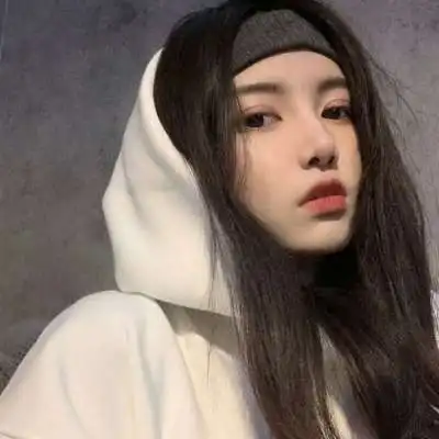 网易云热评同桌长得像乔碧萝,我对男友吐槽,却手滑发给同桌了结果